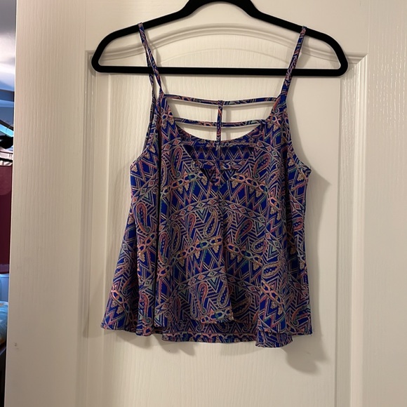 Cutout Crop Top - Picture 2 of 3